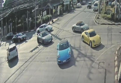 Процессия из 32 Porsche парализовала движение в центре города <span class="color_red">- ВИДЕО</span>
