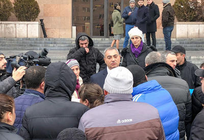 Протестующие в Ереване торговцы снова сравнили Пашиняна с Саргсяном