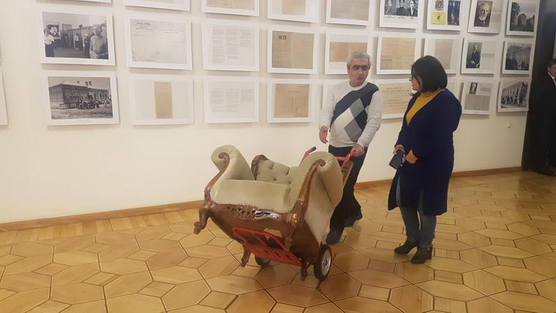 Депутаты парламента Пашиняна делят мебель "бывших"