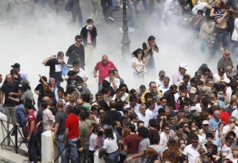 Полиция в Афинах применила слезоточивый газ для разгона протестующих учителей