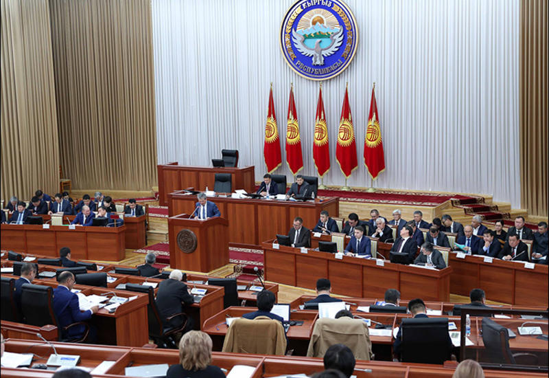 В  Кыргызстане чиновника выгнали с заседания парламента