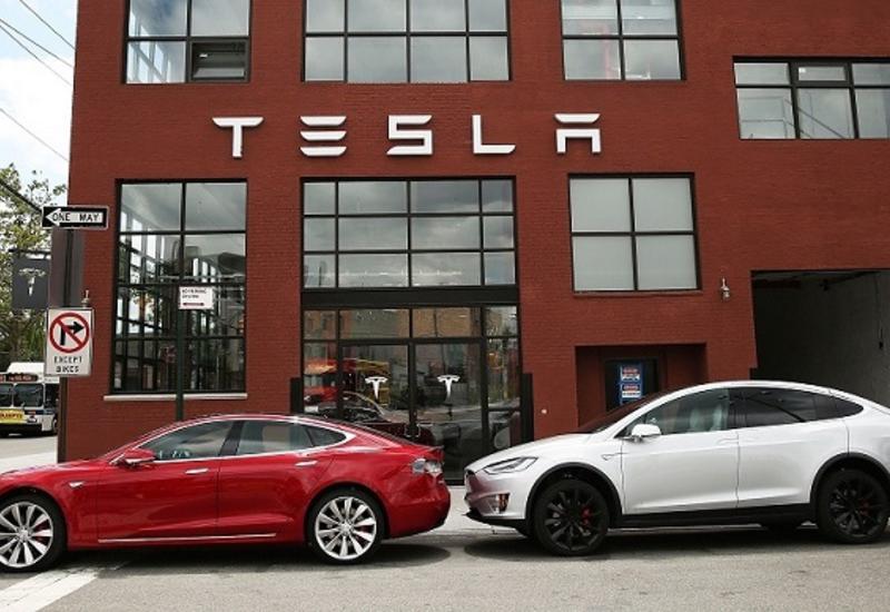 Tesla намерена уволить тысячи сотрудников