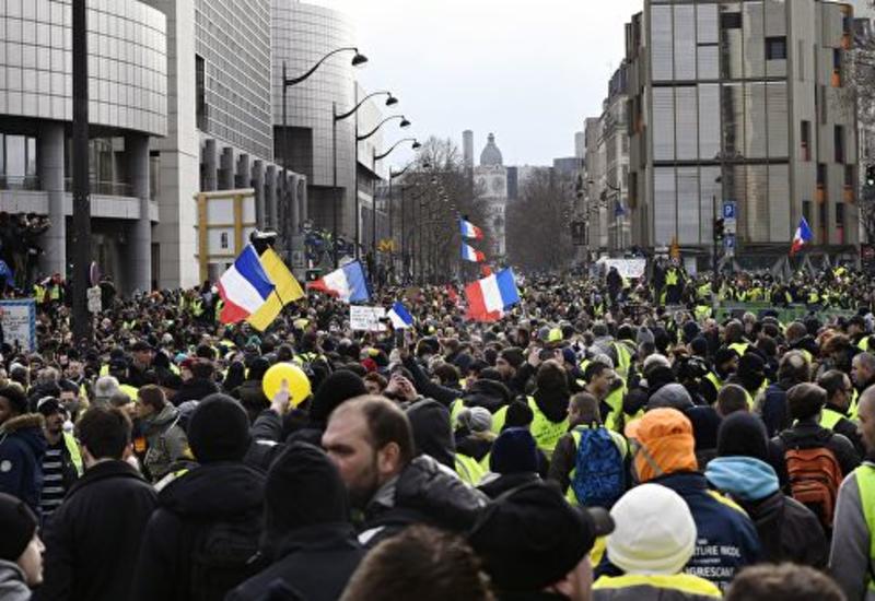 В Париже началась десятая акция протеста "желтых жилетов"