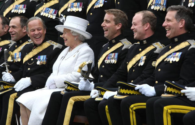 Æsg&Eacute;rl&Eacute;r h&Eacute;rbi hiss&Eacute;y&Eacute; gizlic&Eacute; qÄ±z g&Eacute;tirdil&Eacute;r - BaxÄ±n sonra n&Eacute; oldu? - FOTOLAR