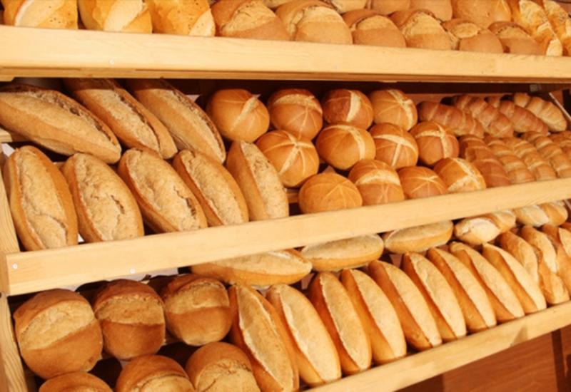 В Баку продают хлеб за 10 AZN