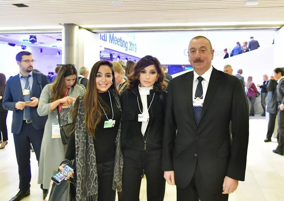 Президент Ильхам Алиев и Первая леди Мехрибан Алиева в Давосе приняли участие в сессии "Развитие инициативы "Один пояс, один путь": взгляд Китая на триллион долларов"