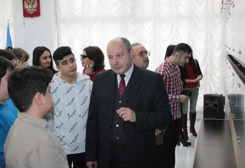 В Баку открылась выставка известного российского фотографа
