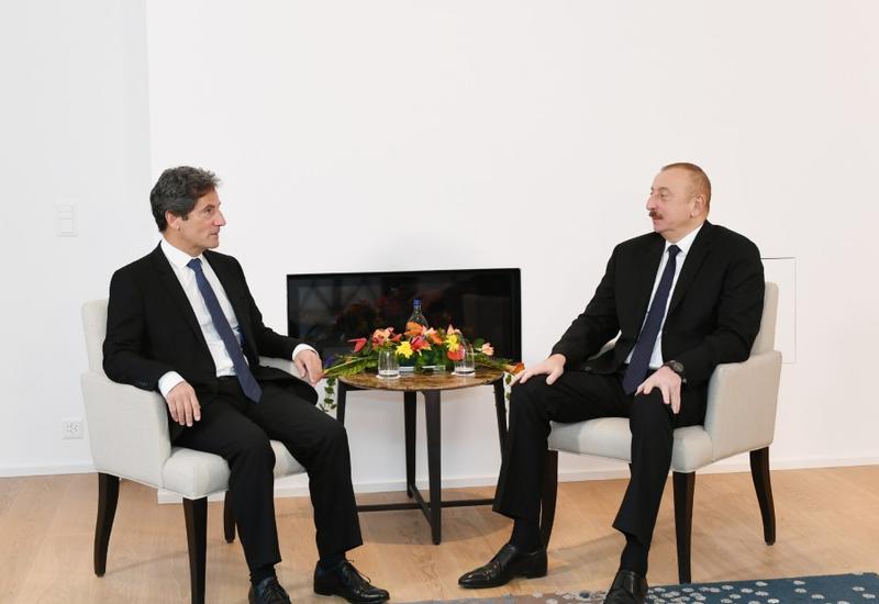 Президент Ильхам Алиев встретился в Давосе с главой Банка ВТБ и исполнительным вице-президентом "Suez Group"