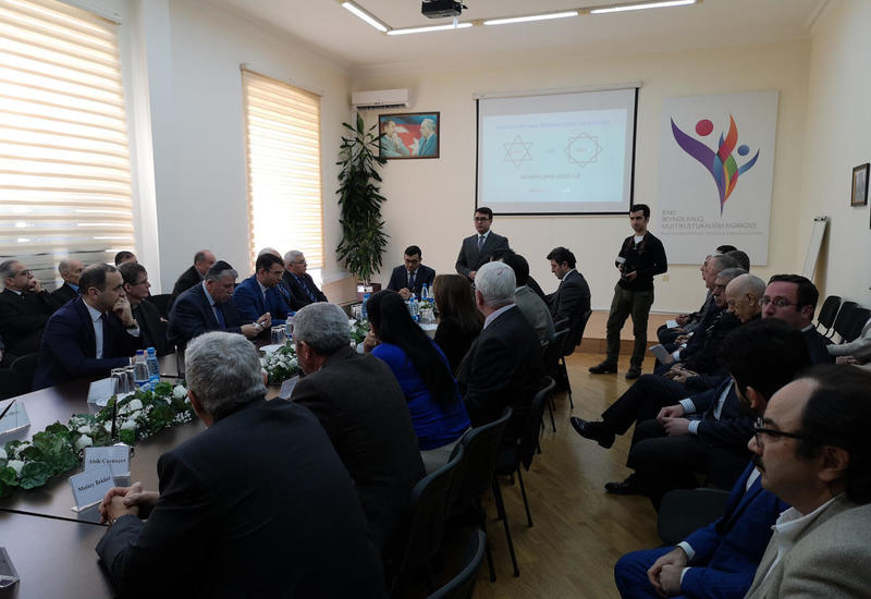 В Баку состоялся "круглый стол" на тему "Холокост и Ходжалы глазами современников"