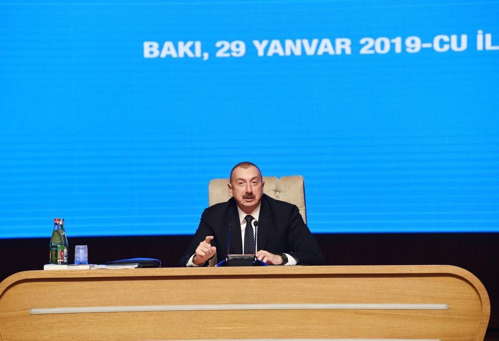 Президент Азербайджана: Предприятиям, нарушающим в больших городах экологическое равновесие, должно быть сделано серьезное предупреждение
