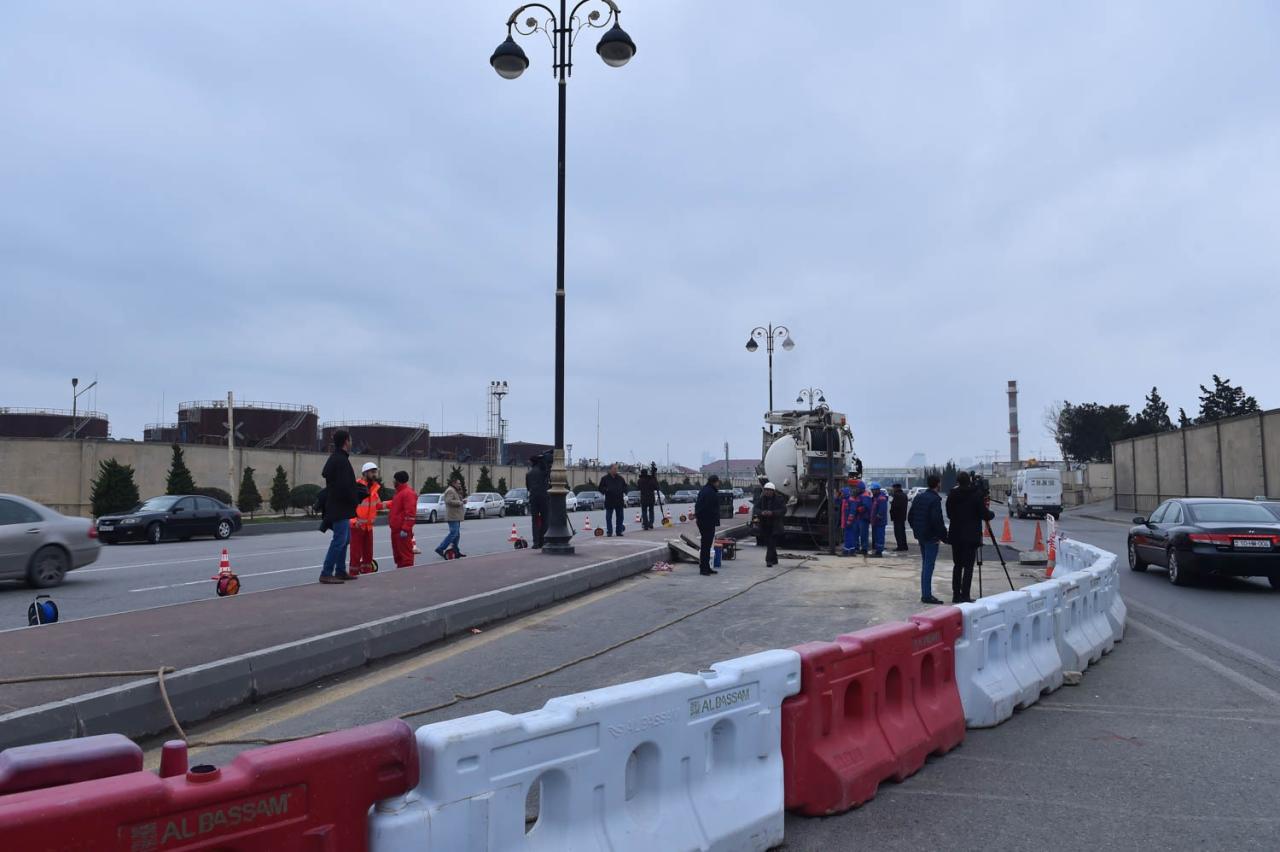 Баку закрыли. Проспект Нобеля в Баку. Проспект Нобеля. В Баку перекрыт парламентский проспект. Шахты Нобеля в Баку.