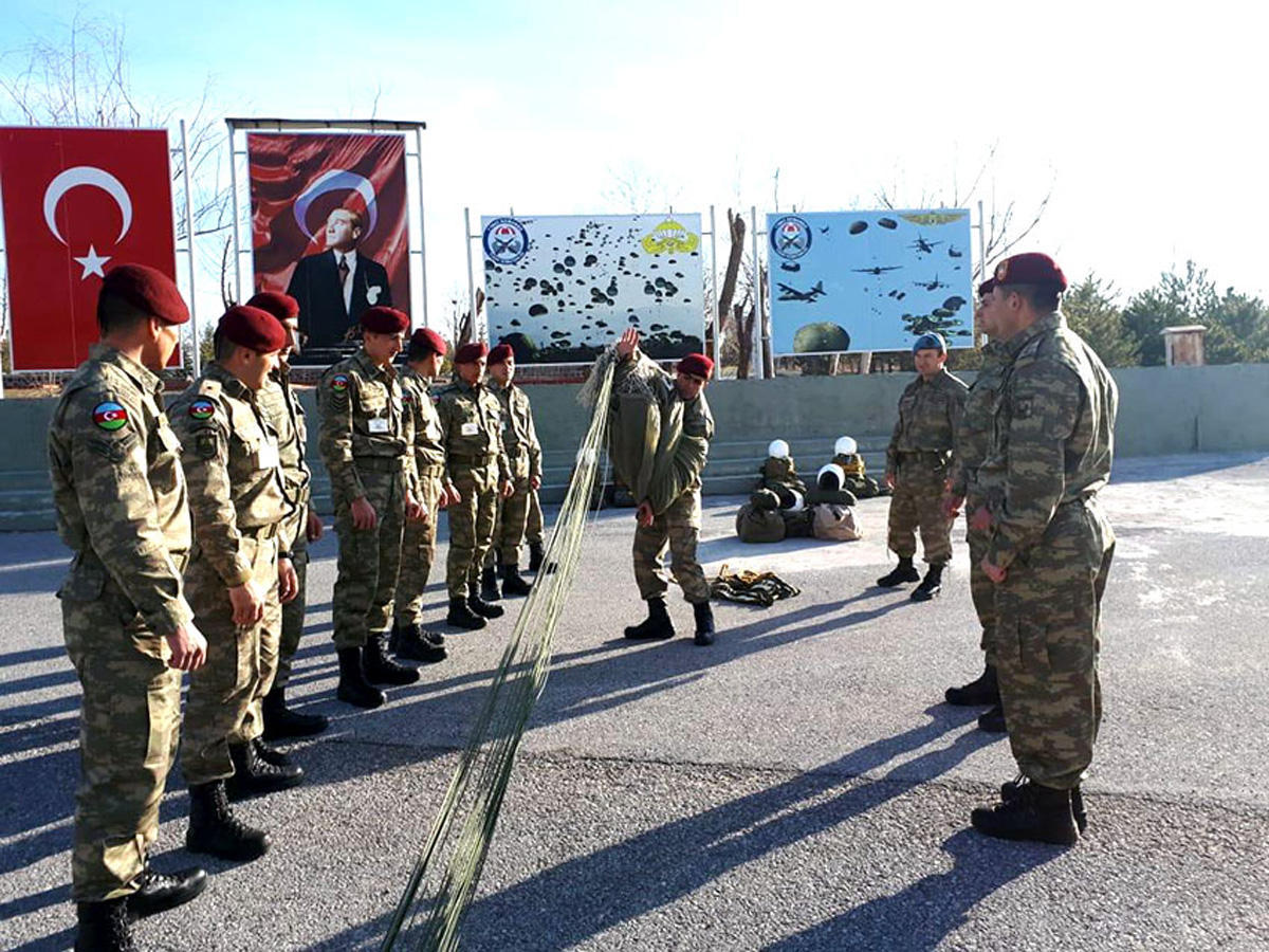 Азербайджанские военнослужащие на учениях в Турции