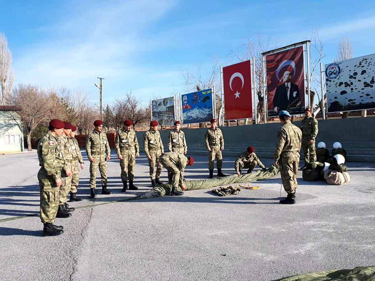 Азербайджанские военнослужащие на учениях в Турции