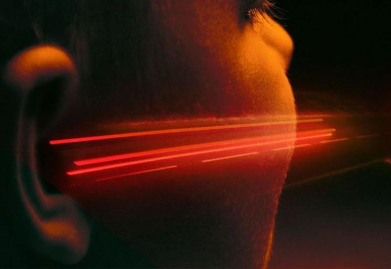 Учёные впервые передали звук лазером прямо в ухо человека
