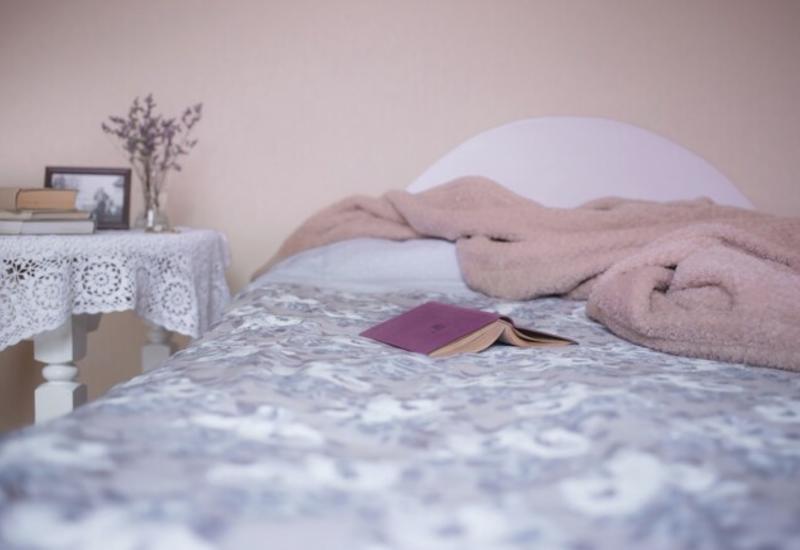 Ученые выяснили, на какой стороне кровати нельзя спать