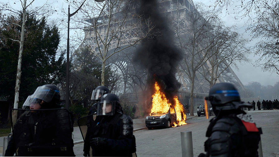 Кровь и слезы: как протестуют во Франции