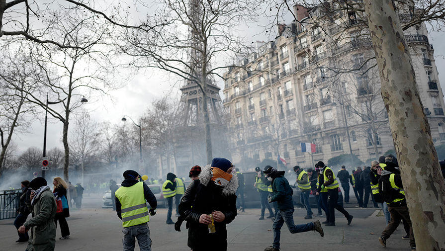 Кровь и слезы: как протестуют во Франции