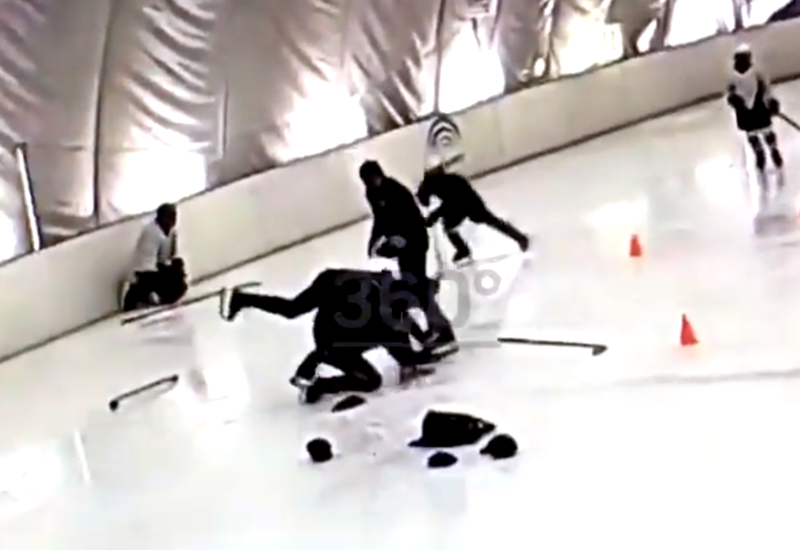 Тренера детской хоккейной команды избили из-за поста в соцсети