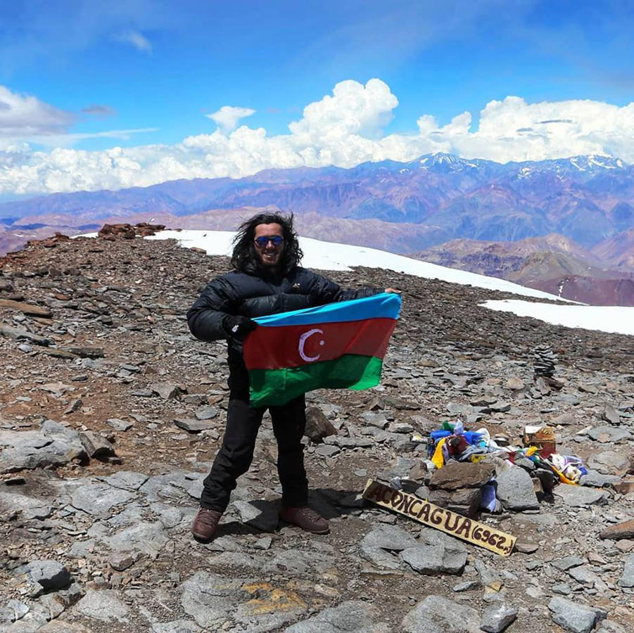 Азербайджанские альпинисты покорили высочайшую вершину в Андах