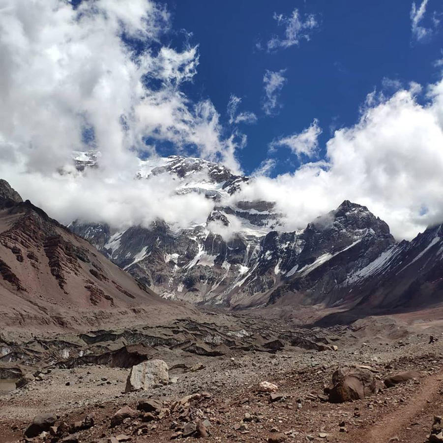 Азербайджанские альпинисты покорили высочайшую вершину в Андах