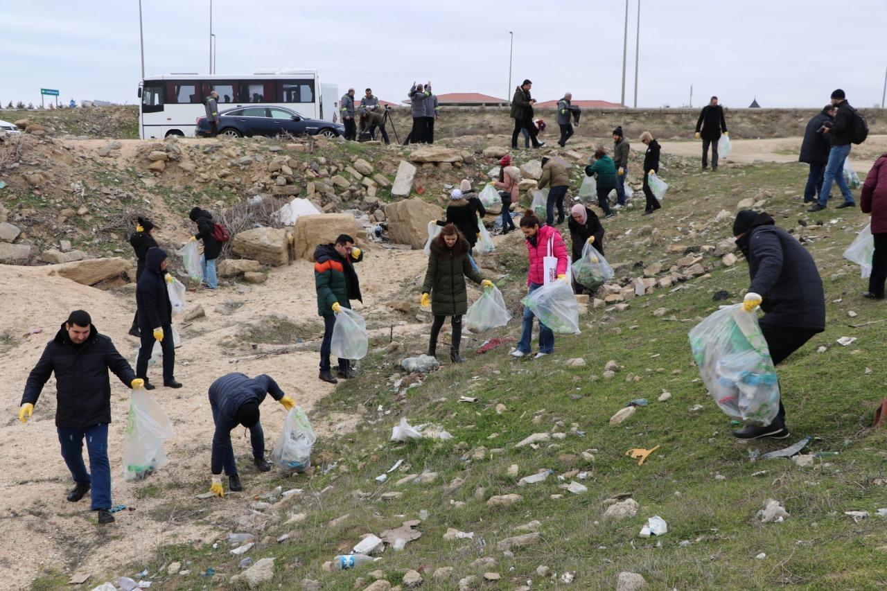 Побережье Каспийского моря очистили от пластиковых отходов