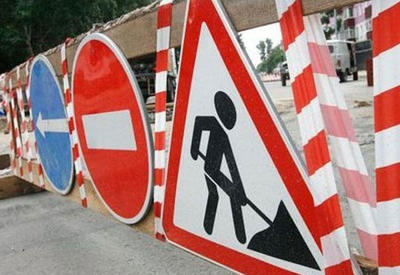 Ограничено движение транспорта на крупном проспекте в Баку