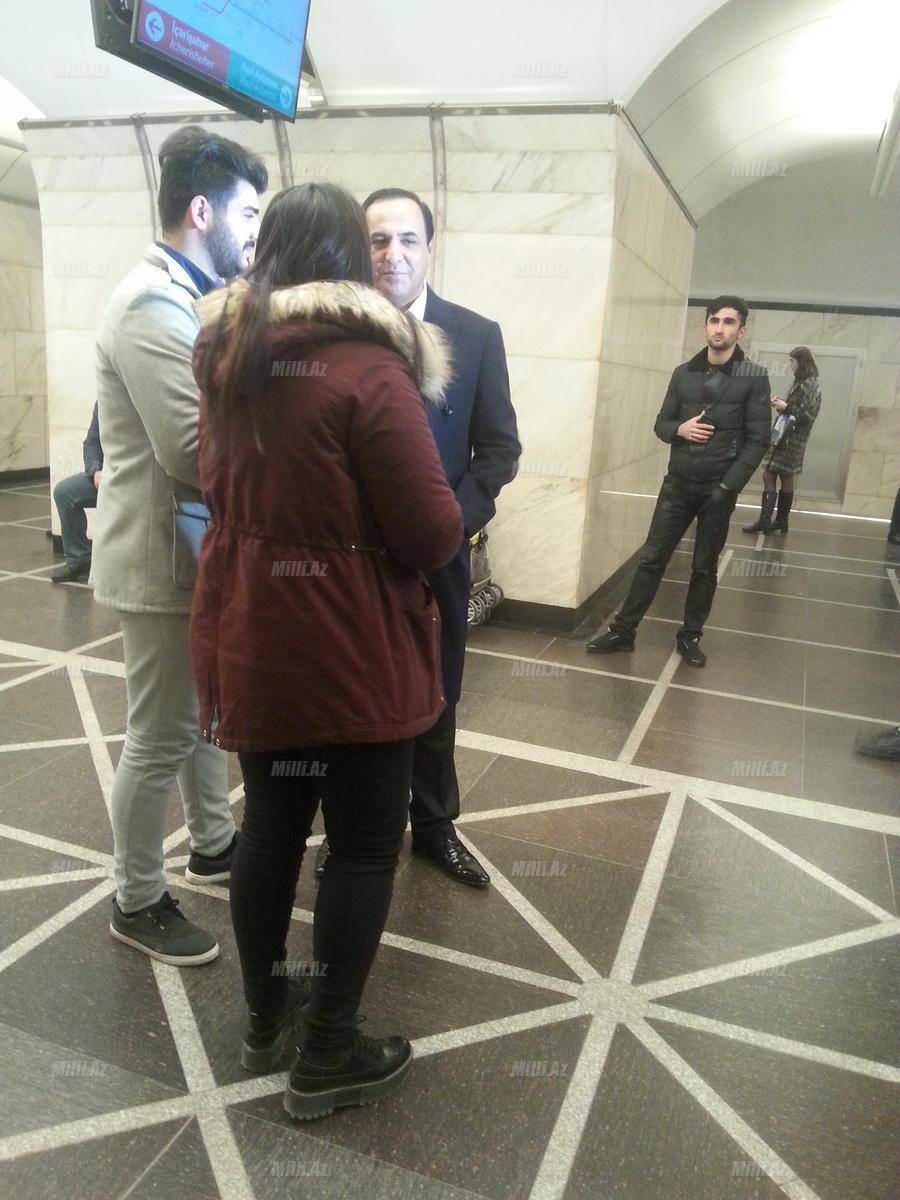 Самого богатого азербайджанского певца неожиданно застали в метро