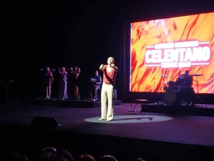 Лучший Адриано Челентано в мире показал великолепное шоу в Баку