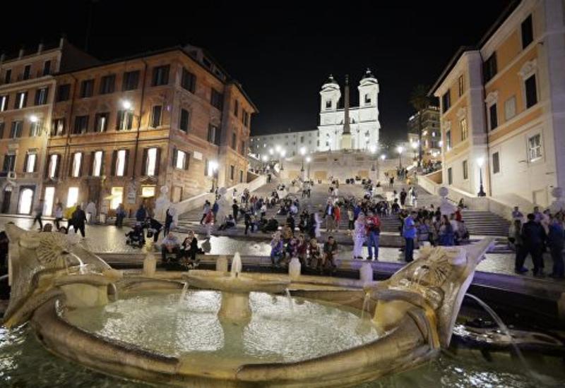Буйных туристов в Риме будут вносить в "черный список"