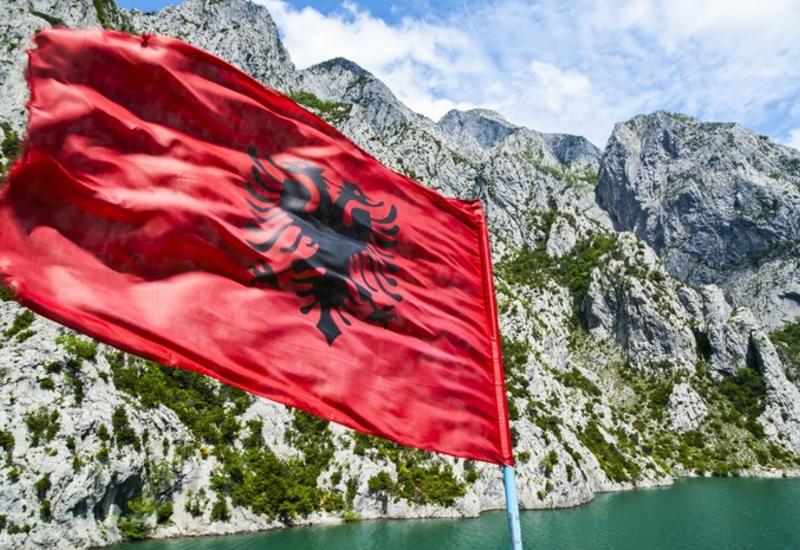 Протестующие атаковали канцелярию премьера Албании