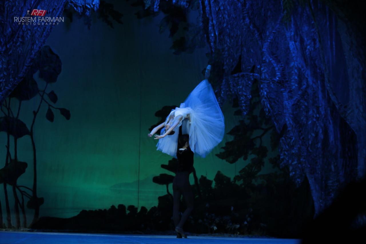 В Баку с успехом прошел показ балета "Жизель" в исполнении солистов из Украины