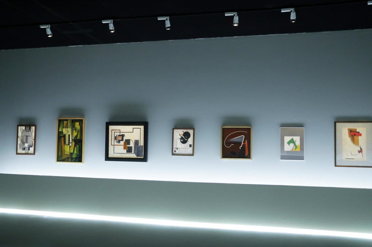 Вице-президент Фонда Гейдара Алиева Лейла Алиева приняла участие в открытии выставки российских художников-авангардистов в Баку