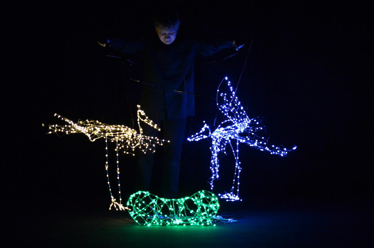 Во Дворце Гейдара Алиева впервые было представлено интерактивное представление световых кукол