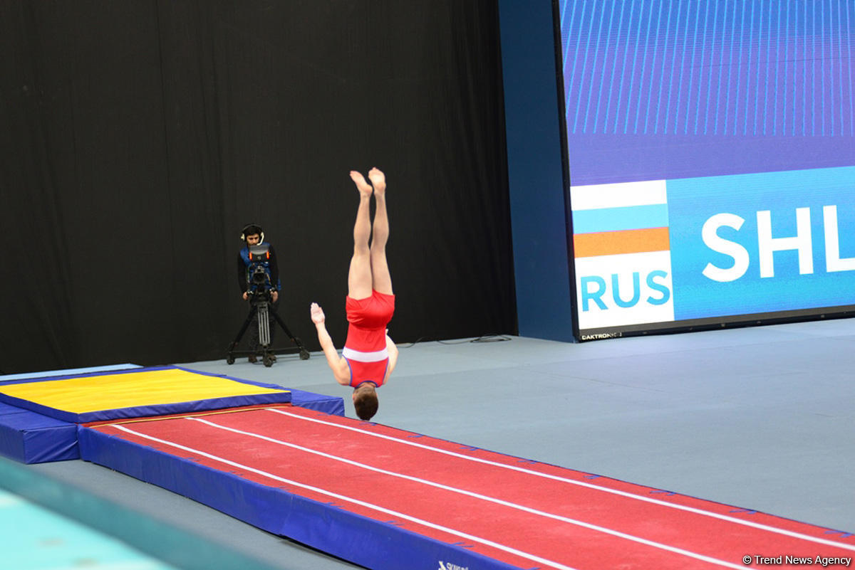 Лучшие моменты Кубка мира по прыжкам на батуте и тамблингу в Баку