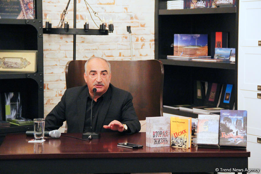 В Бакинском книжном центре прошла встреча с Натигом Расулзаде