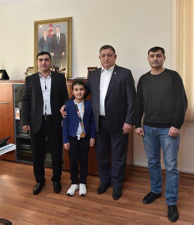 Юная каратистка героически защитила азербайджанский флаг
