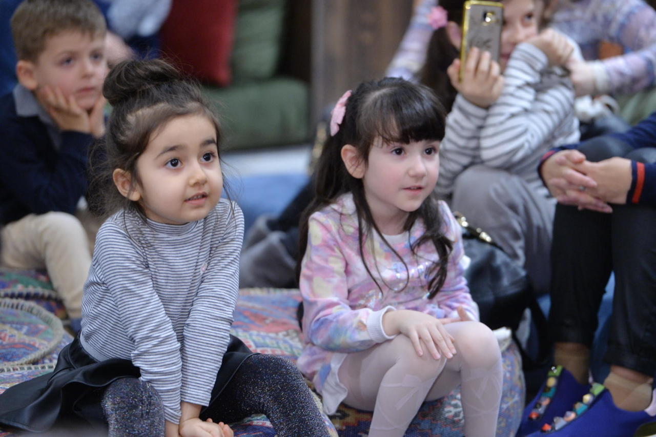 Как куклы влияют на развитие детей – театрализованные сценки в Баку