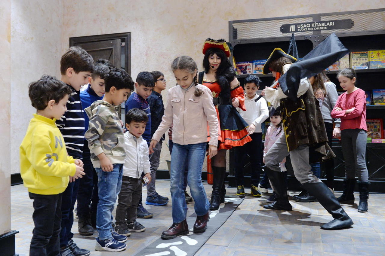 Как куклы влияют на развитие детей – театрализованные сценки в Баку
