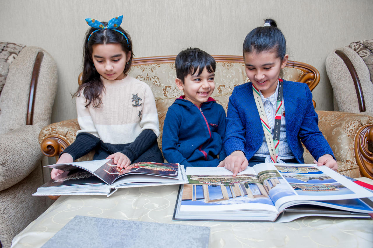 Президент Фонда Гейдара Алиева Мехрибан Алиева отправила школьнице Захре Салманлы подарок
