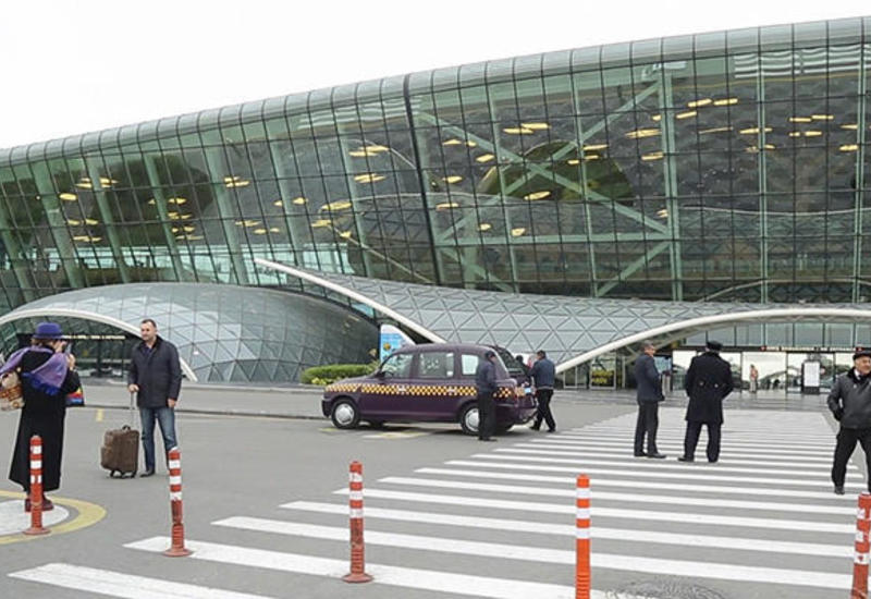 В бакинском аэропорту будет работать только эта служба такси