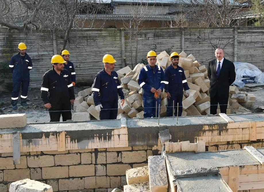 Президент Ильхам Алиев на месте ознакомился с работой по ликвидации последствий землетрясения в Агсу