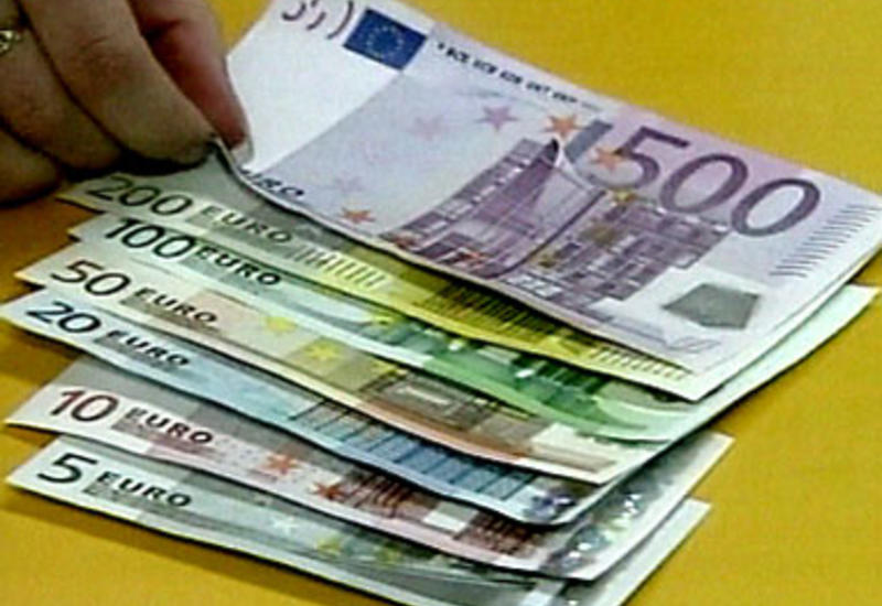 Евро начал дешеветь к манату