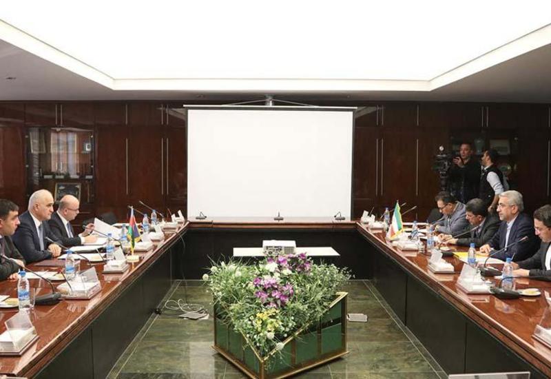 Шахин Мустафаев на переговорах с иранским министром