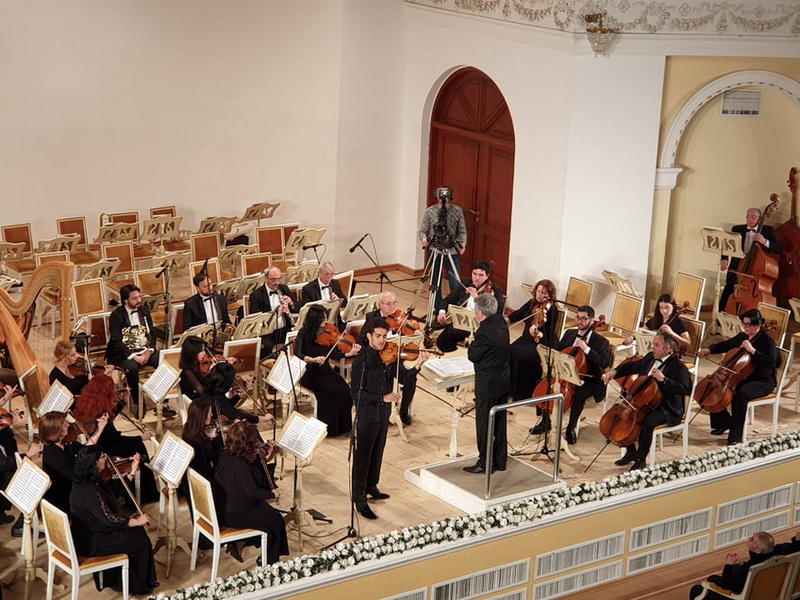 В Филармонии прошел великолепный концерт скрипача-виртуоза Эльвина Ганиева - ФОТО