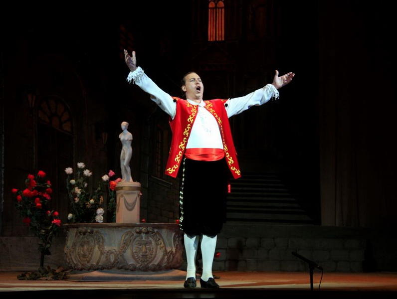 Любовный переполох на сцене Театра оперы и балета - блестящий "Севильский цирюльник"