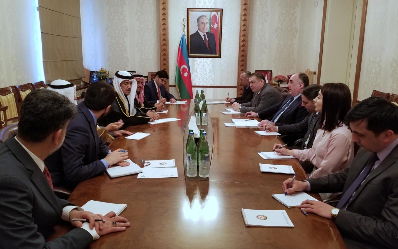 Эльмар Мамедъяров на переговорах с кувейтской делегацией
