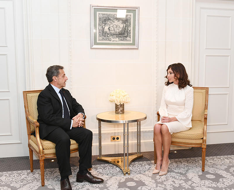 Первый вице-президент Мехрибан Алиева провела встречу с экс-президентом Франции