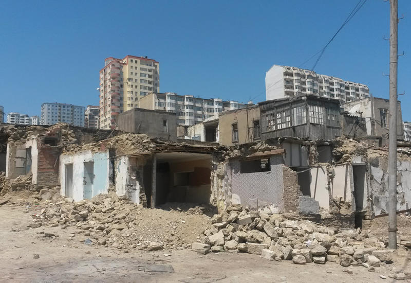 На "Советской" в Баку массово скупают дома