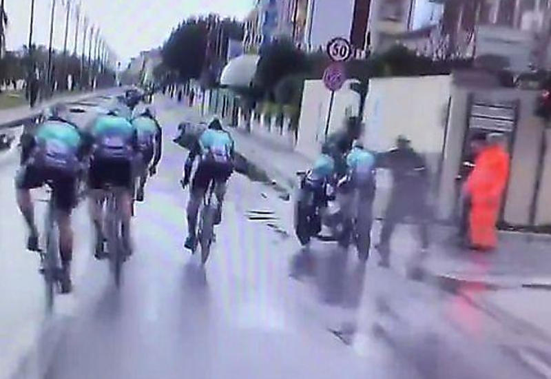 Пешеход «подрезал» двоих участников велозаезда в Италии
