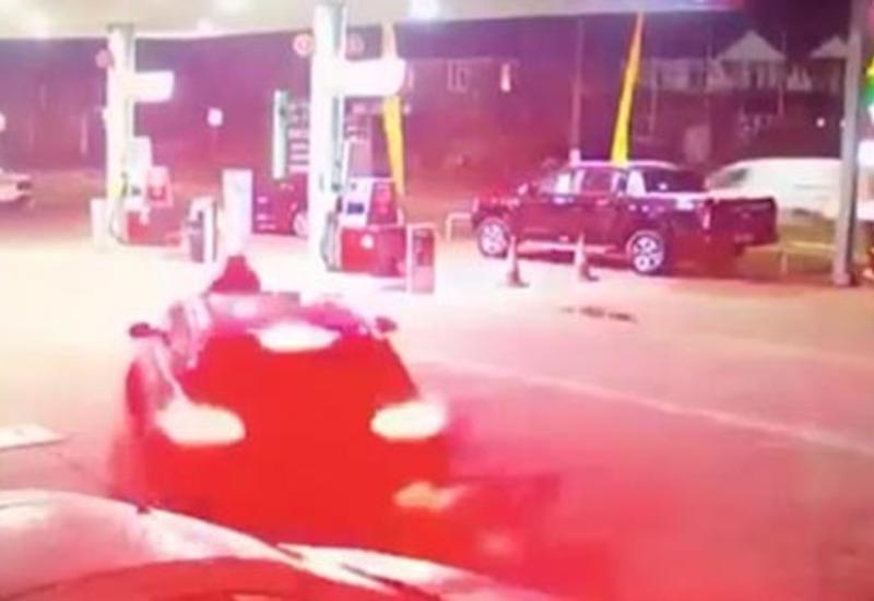 Водитель, не пожелавший платить за бензин, сбил сотрудницу автозаправки